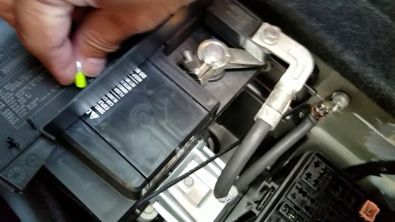 2019 Dodge Charger - Switching the power source on the dash 12v socket