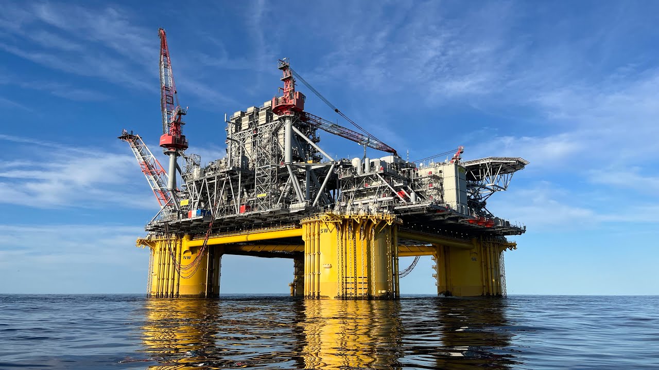 Fishing the Largest Oil Rig in the Gulf! 7000ft deep!