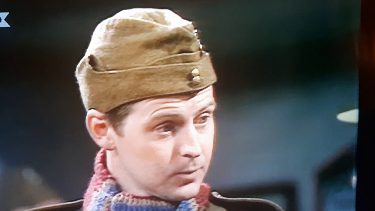 Pikey pulls funny face.