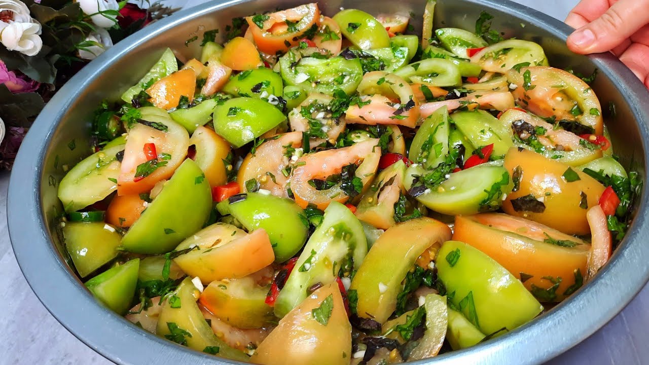 Я храню этот салат на зиму уже 10 лет. Невероятно легко и вкусно