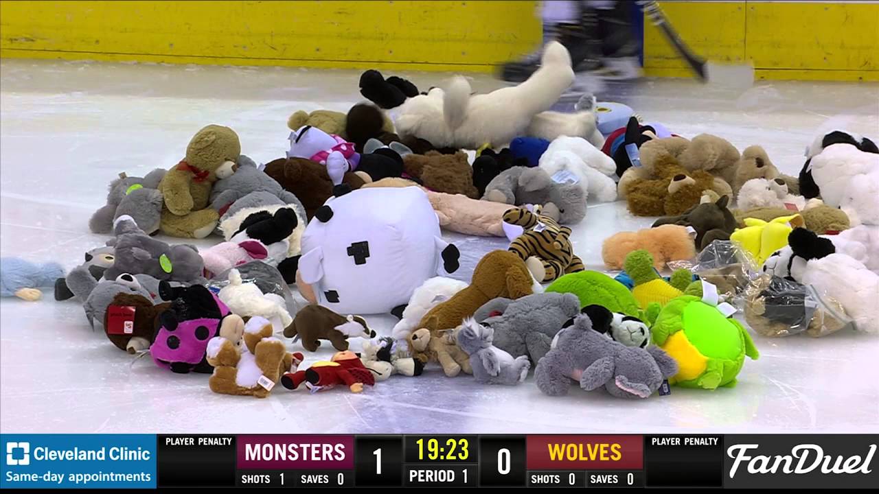 Lake Erie Monsters Chuck-a-Bear Night (12.11.15)