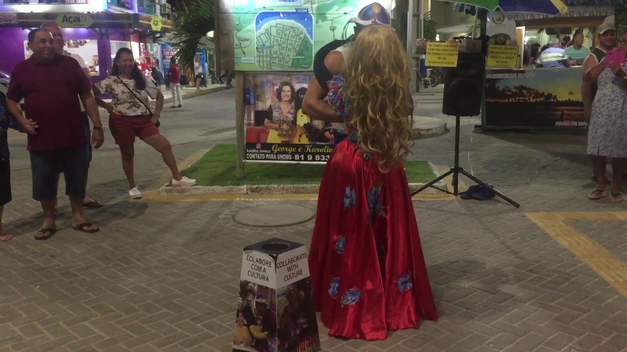 Karolina boneca a dama de vermelho
