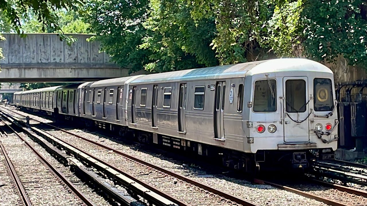 (B) & (Q) Trains @ Cortelyou Road | BMT Brighton Line