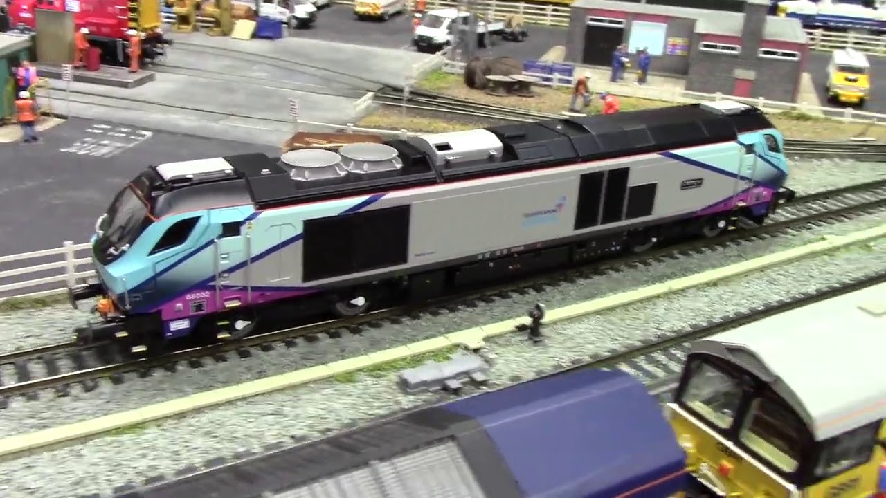 CLASS 68 032 'DESTROYER' TRANSPENNINE EXPRESS TPE LIVERY