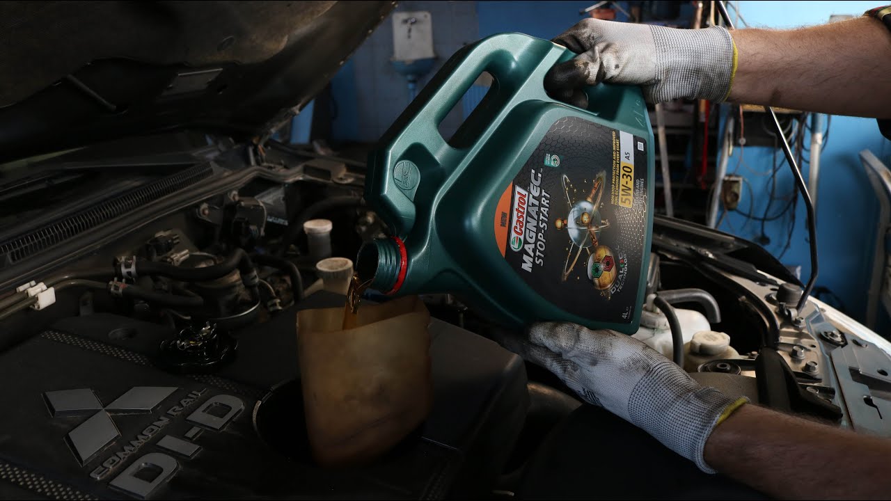 Mitsubishi Pajero - Oil and Oil Filter Replacement