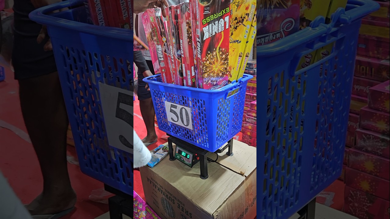 💥 பட்டாசு கிலோ vs தனியா ? #diwali #crackers #sivakasicrackers #chennai #pattasu #shorts #shortsfeed