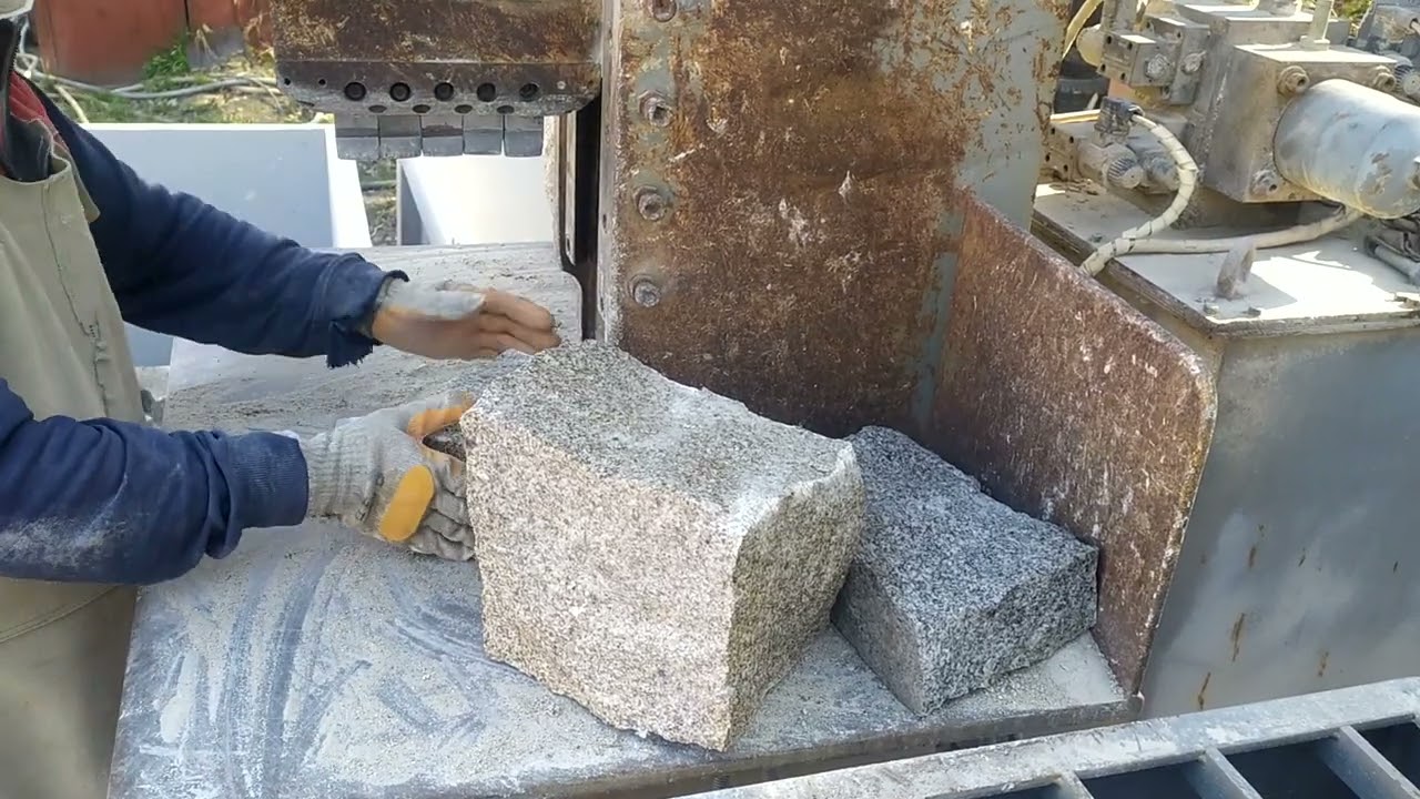 Výroba dlažební kostky 8/10 cm - lom Mrákotín
