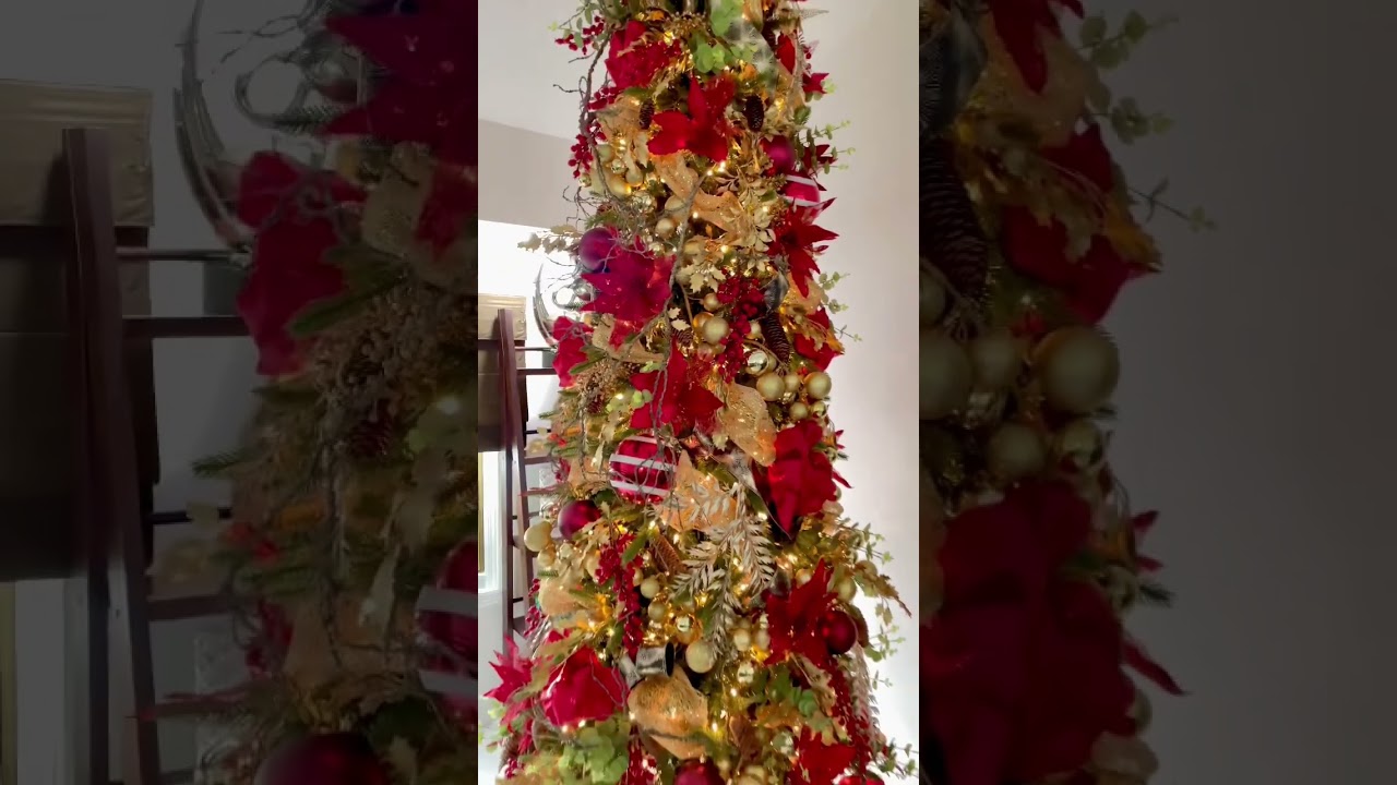 Classic Red and Gold #christmastree  #christmas #christmasdecor #Decor #interiordesign #xmas