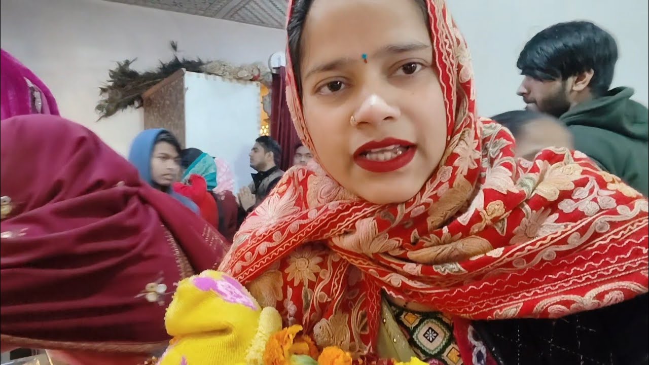 Babu ko sbse phle leke gyi baba ke darbaar me 🙏🙏🙏#viral #god #minivlog #bholebaba #shyambaba #baby