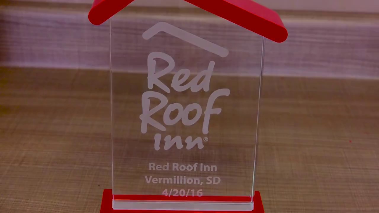 Take a tour of Red Roof Inn Vermillion