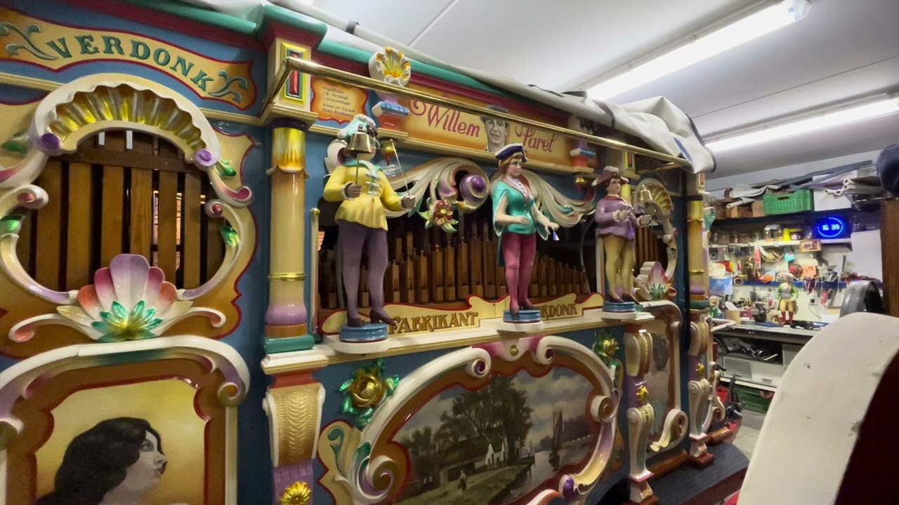 Nieuwe boeken draaiorgel De Willem Parel