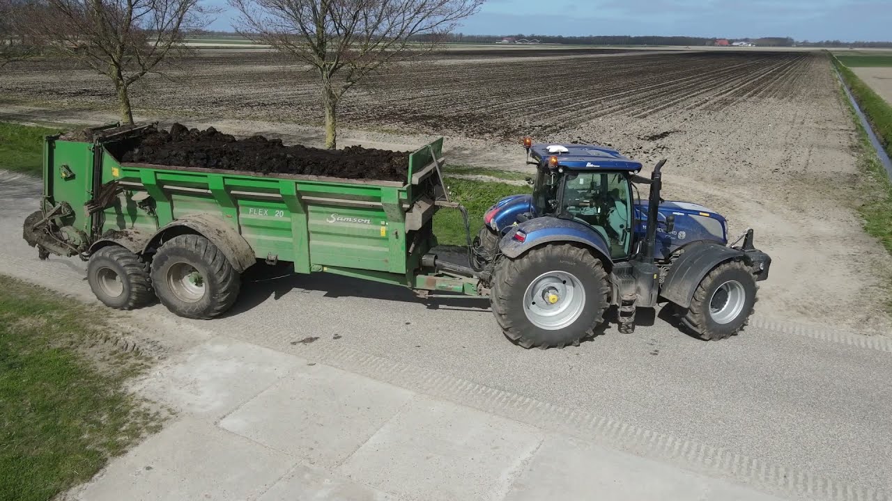 2 x New Holland T7 speading manure with Samson Flex 20 spreaders with special tandem axles!