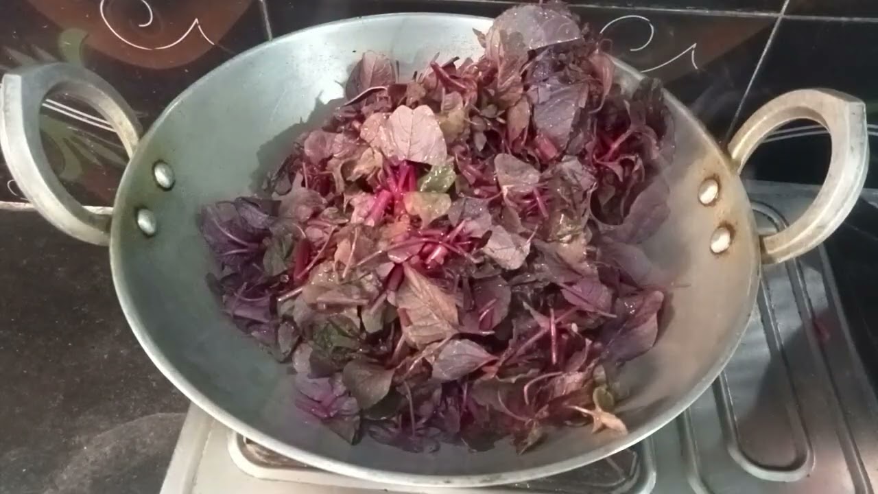 ,🔥😋💁लाल भाजी और आलू की recipe 🔥😋(@Vibha98 vlogs)
