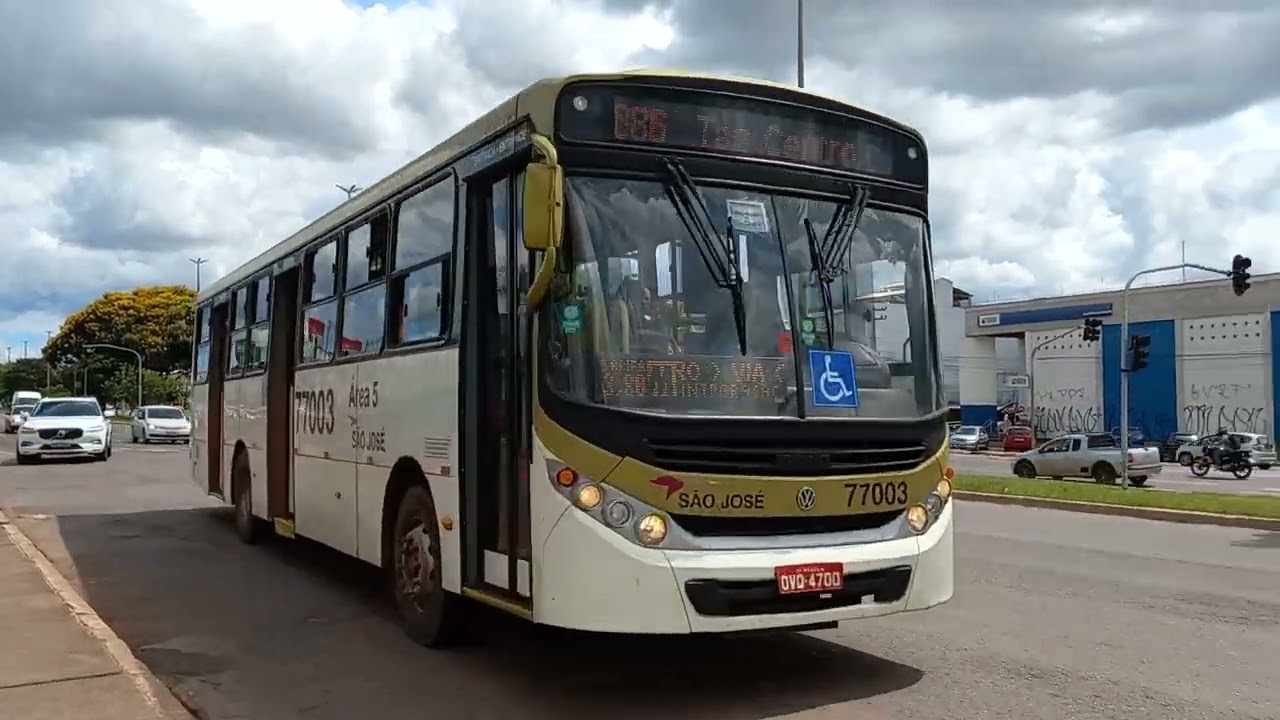 Movimentação de ônibus urbano na avenida Pistão Sul em Taguatinga DF.