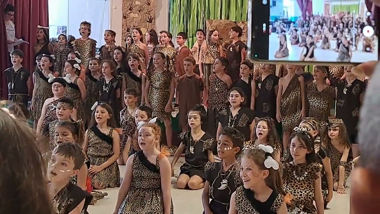 C'era una volta... origini e sviluppo dell'uomo, recita scolastica in costume.