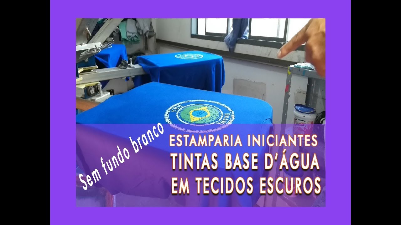 Usando tinta base d'água em tecidos de cor forte.