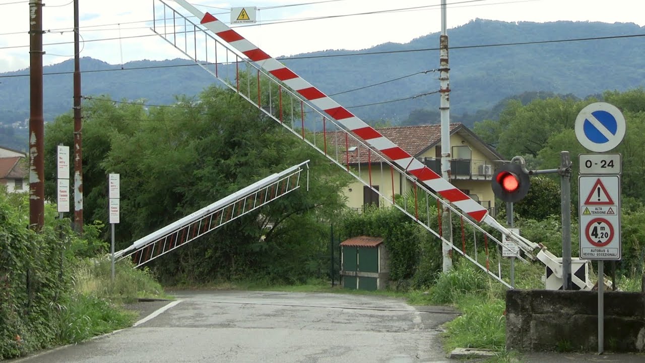 Calolziocorte (I) Passaggio a Livello // Level crossing //