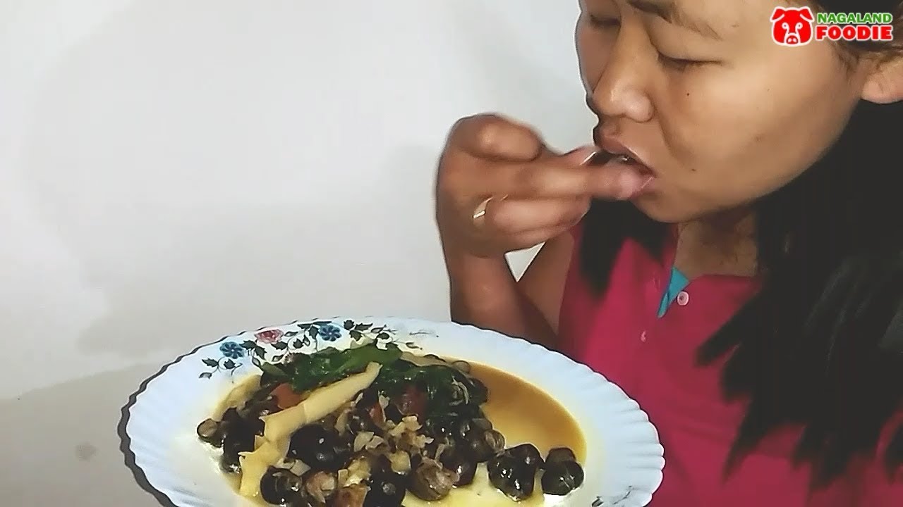 Snail (Mollusks) Cooked With Pork Lard In Naga Style  | Naga Food | Nagaland Foodie