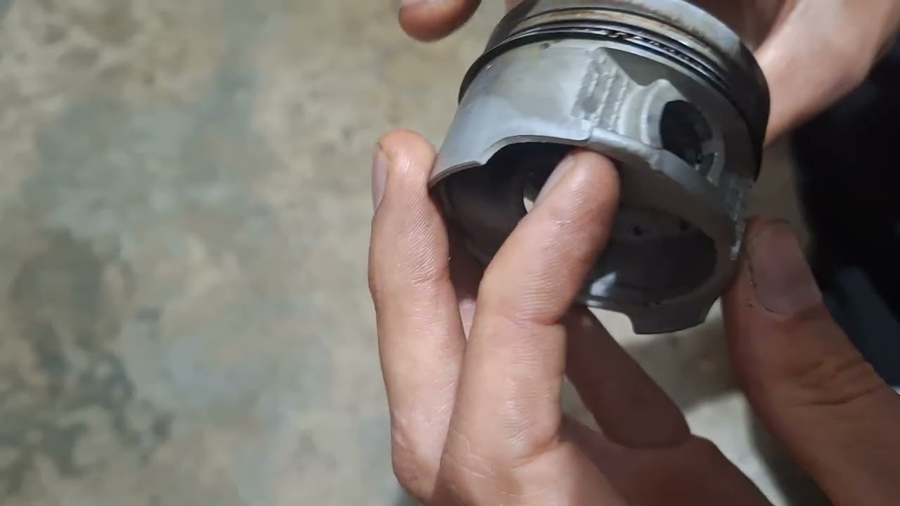 Como anillar un piston de una motocicleta(akt nkd 125)