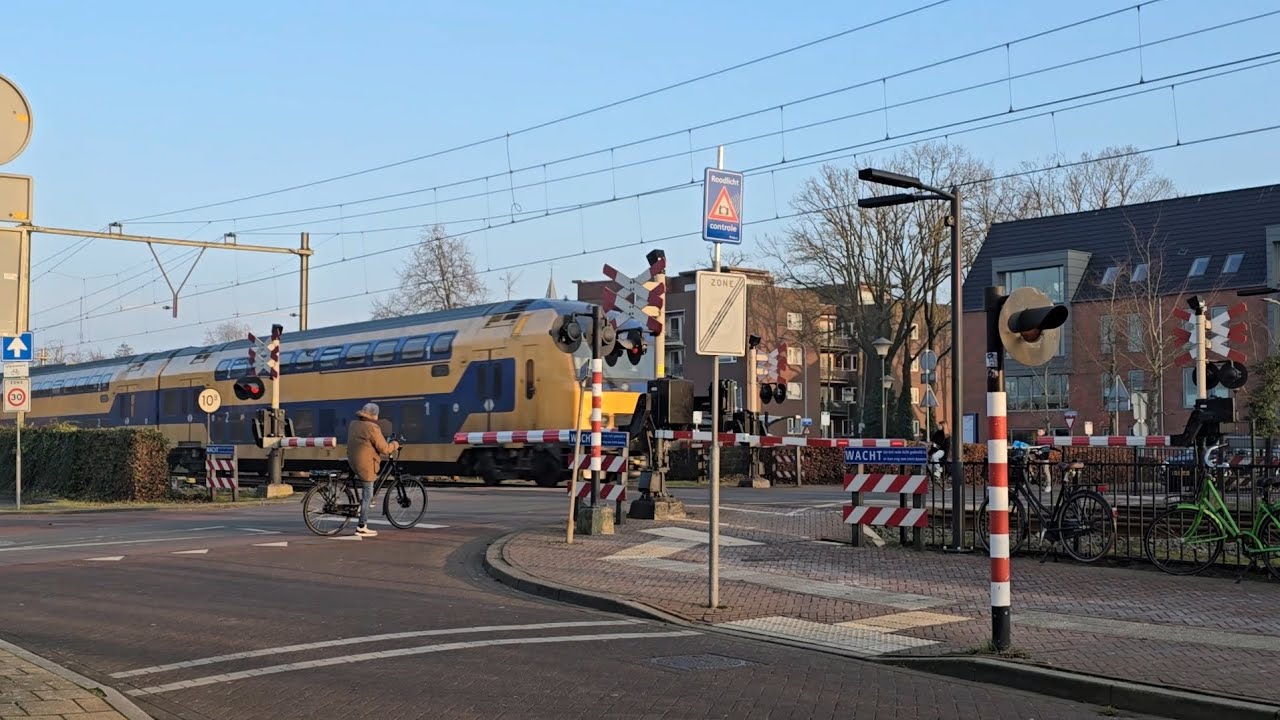 Spoorwegovergang Twello // Dutch Railroad Crossing