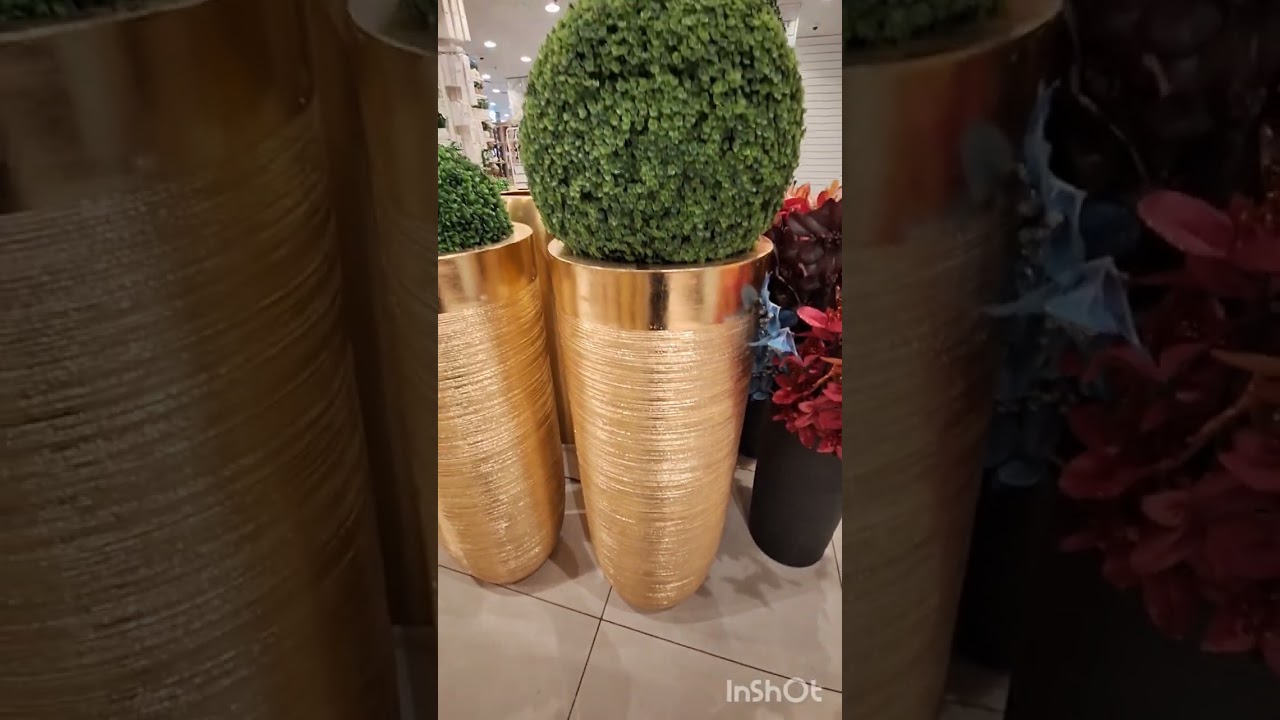 هدايا سنتر في شارع اندلس فيه الورود واثاث حلوه💞