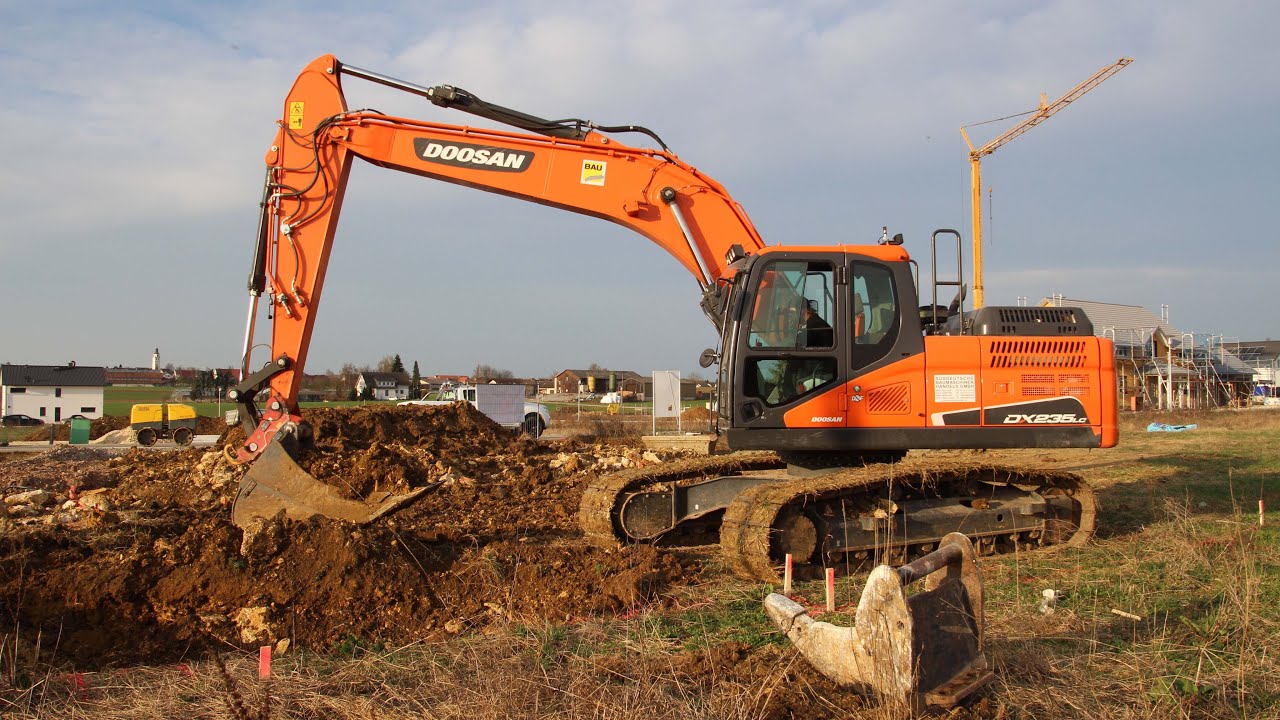 Baggerarbeiten Ciola / Doosan DX 235 LC / Baugrube ausheben
