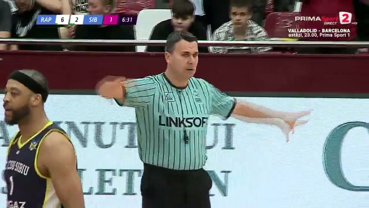 Baschet, finala mică, meciul decisiv: Rapid - CSU Sibiu, spectacol şi dramatism sub panou