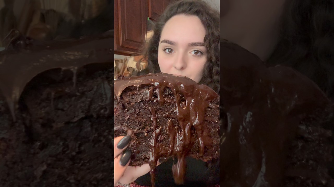 chocolate cake 🍫 #chocolatecake #mukbang #eating