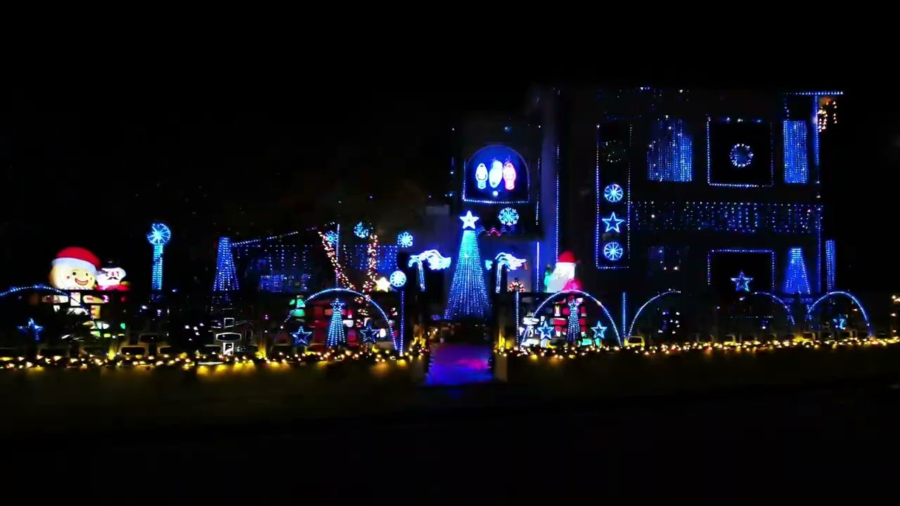 Pani Family Metal Christmas - Christmas Light Show 24
