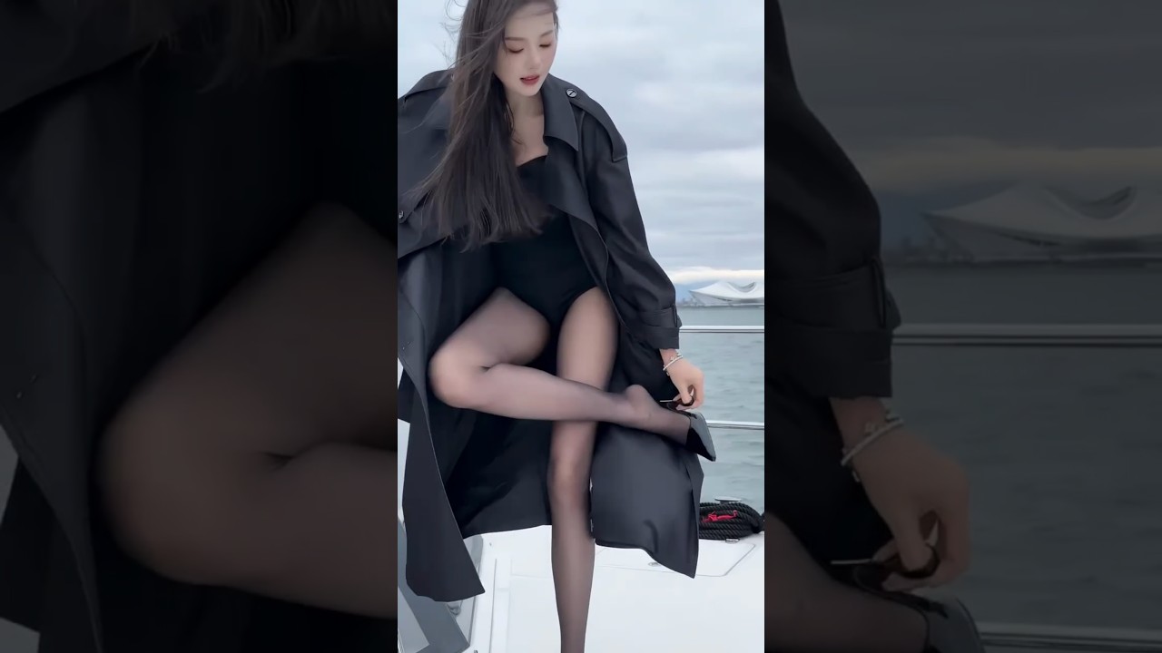 chinese girl removing 👠 