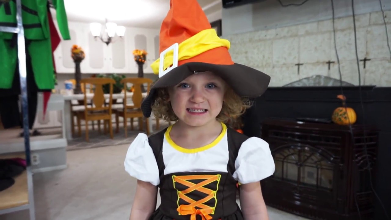 HALLOWEEN COSTUMES! | SNEAK PEEK! | FAMILY VLOG!