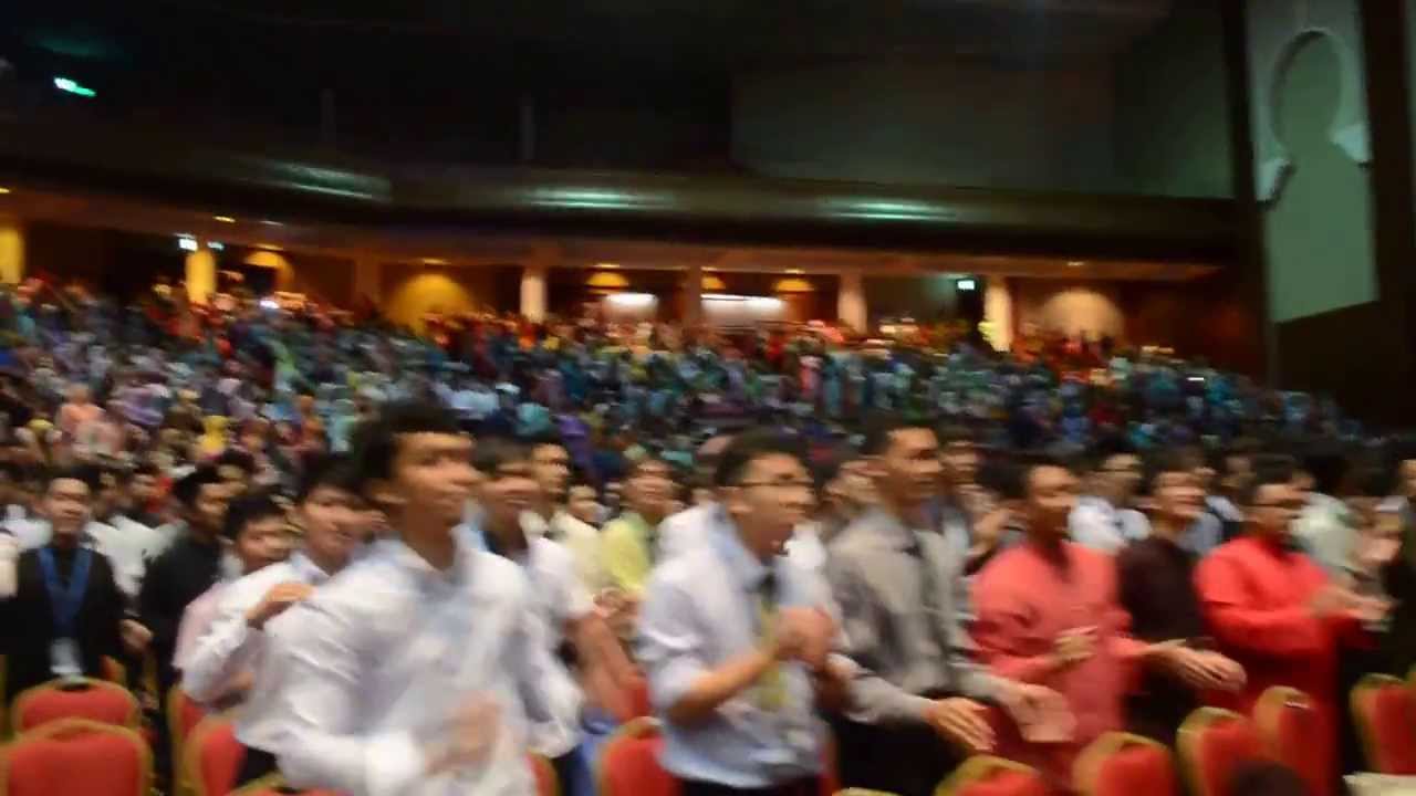 Flashmob Nyanyian IM4U Malam Bakat Minggu Suai Mesra UMS Ke 19 Sesi 2013/2014 MSM UMS