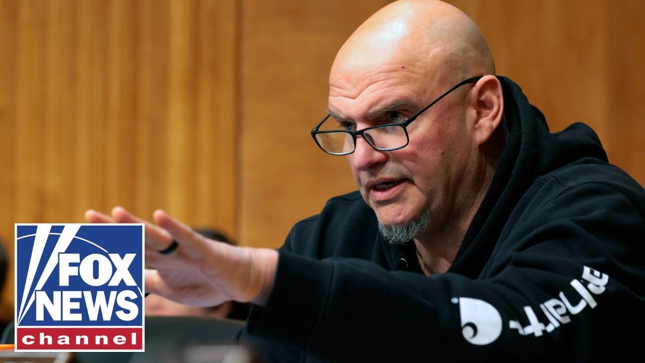 'DON'T DO THAT!': Fetterman UNLOADS on Dems' SOTU behavior