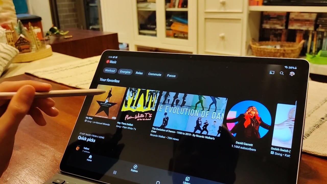 Women Love Tech Review the Samsung Tab S7 FE tablet