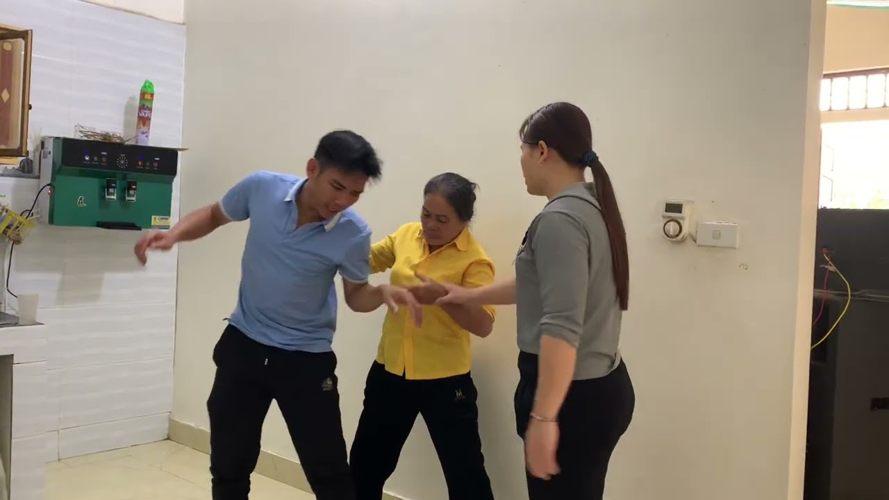 Bà quyển nhất quyết đuổi thắng về không cho ở lại nhà tiến 