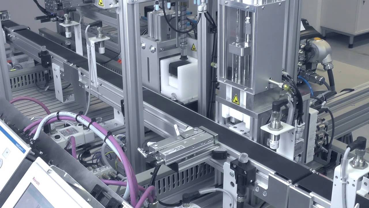 Hands-on learning systems and programs for Industry 4.0
