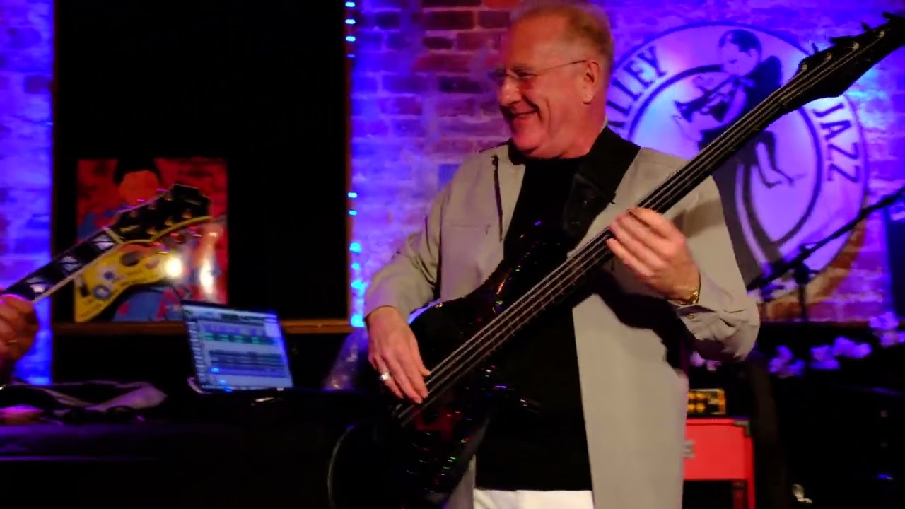AQUI Y AJAZZ, (BPM) BRIAN BROMBERG, PAUL BROWN & MICHAEL PAULO