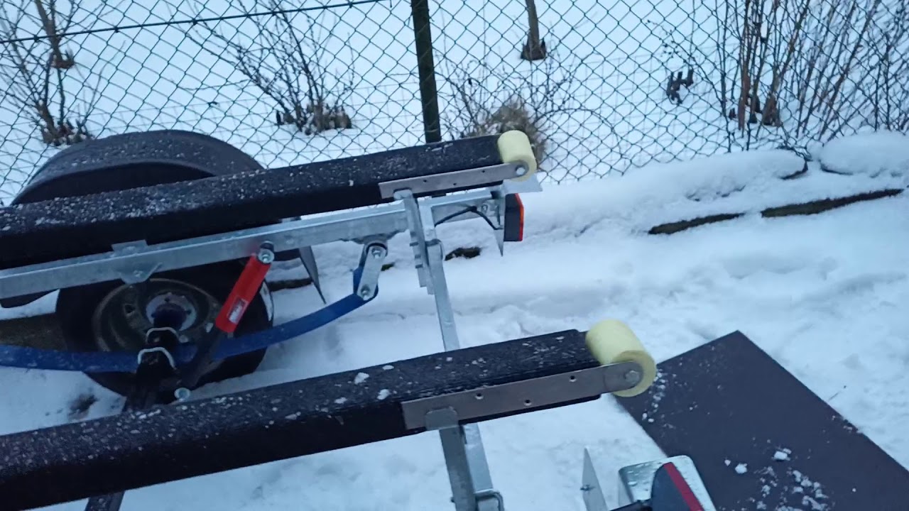 Ролики на лодочный прицеп.