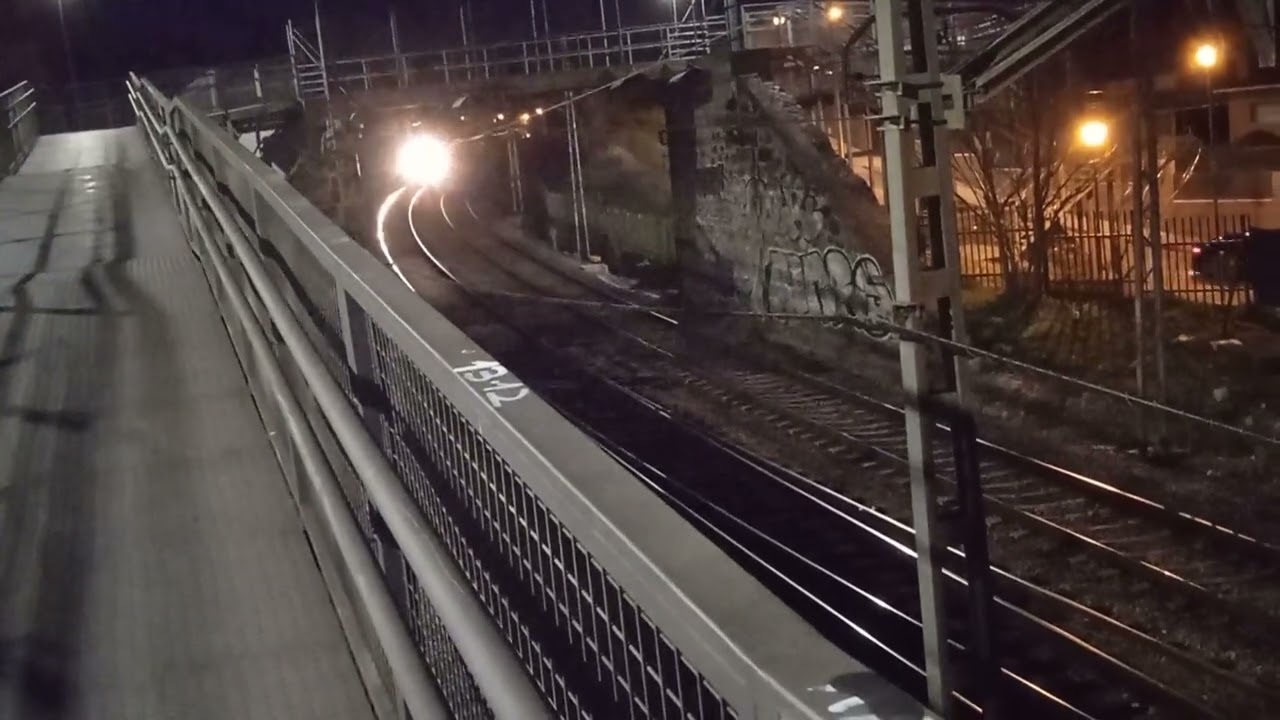Renfe-Media Distancia UT-599 de tres coches destino Salamanca/Madrid-Príncipe Pío.