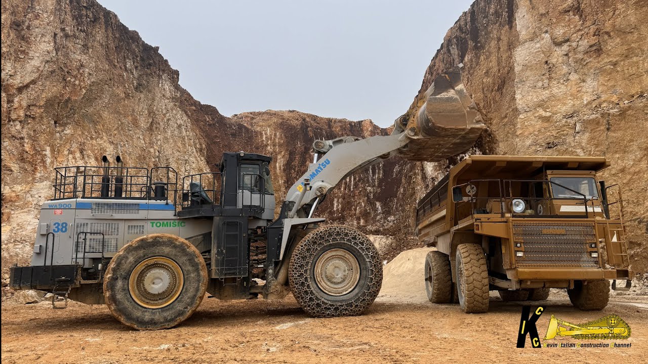 KOMATSU WA900 Wheel loader DIGGING Rocks #komatsu #heavyequipment #wheelloader #mining #digger