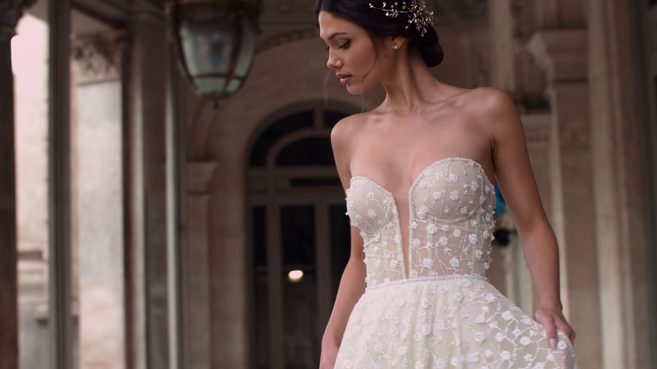 Pronovias Priv&eacute;e 2021 Cruise Collection