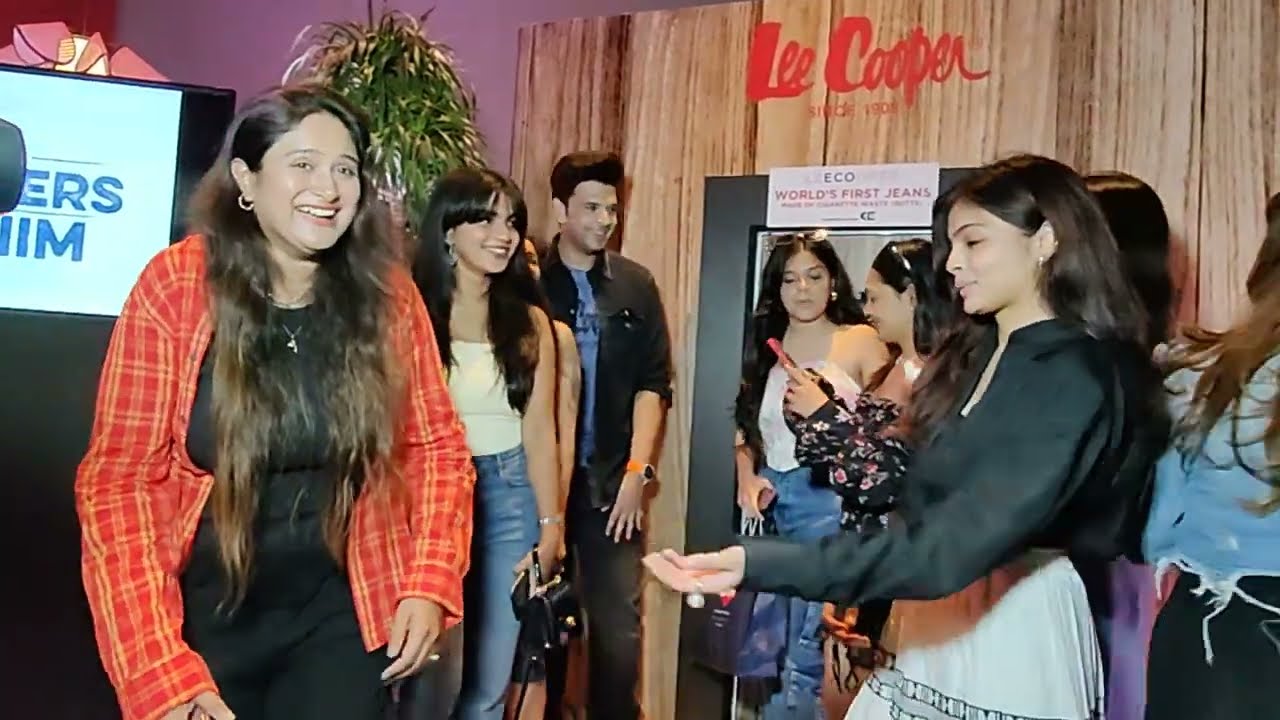 Karan Kundra funny moments With Fans at LEECOPPER Jeans Opening Ceremony