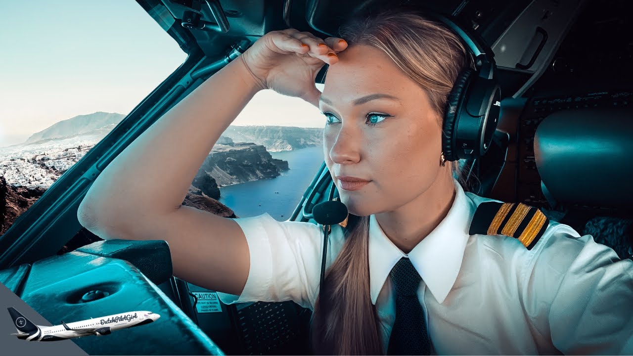 BOEING 737 Stunning LANDING into Santorini Airport GREECE RWY15 | Cockpit View | Life Of An Airline