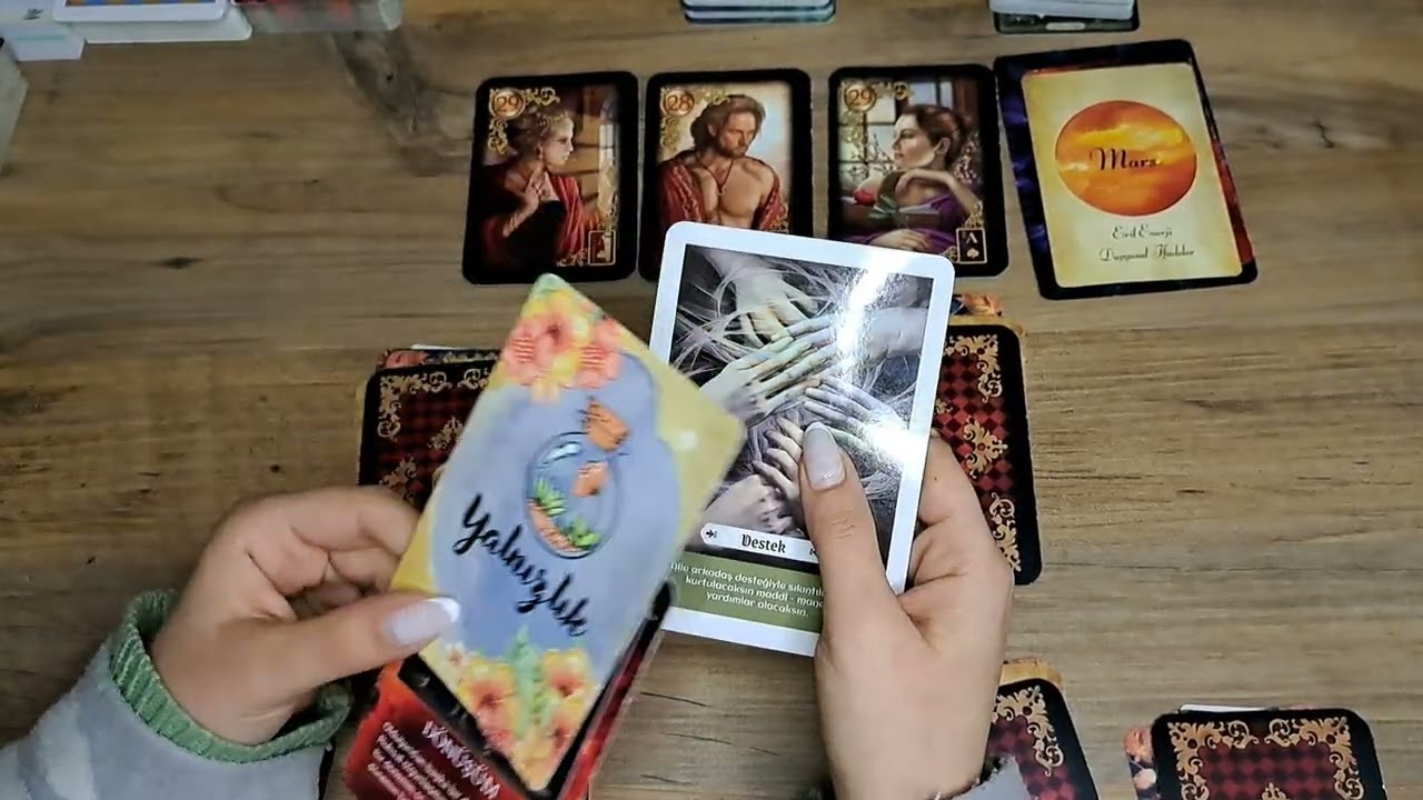 AKLINDAKİ, SEN VE ÜÇÜNCÜ KİŞİ TAROT AÇILIMI 💣 #tarot #aklımdakikişitarot #üçlüilişkitarot 