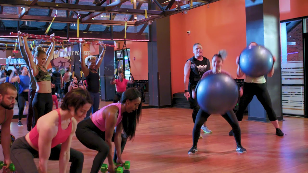 Circuit Party Group Fitness Class at Crunch Fitness Signature