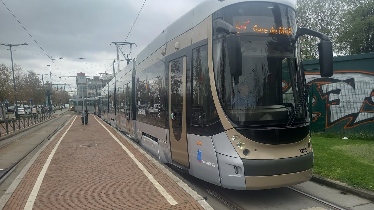 (Tramway stib) ligne 51 entre Gare du Midi et Stade en Tram TNG