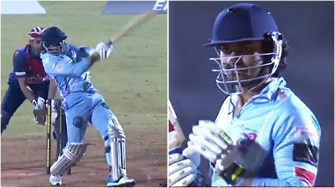 Bhojpuri Actor Aditya Ojha's Destructive Batting Against Bengal Tigers | #CCL