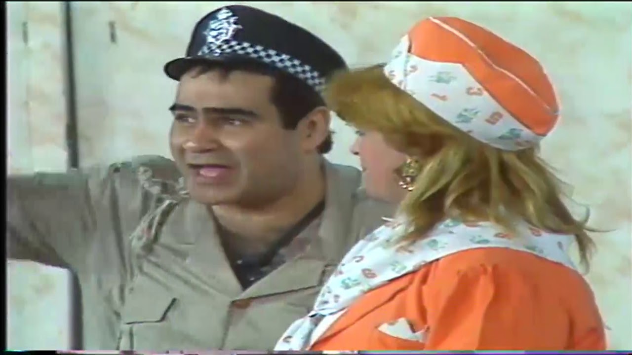 كوميديا محمد هنيدي وسيد زيان في المطار