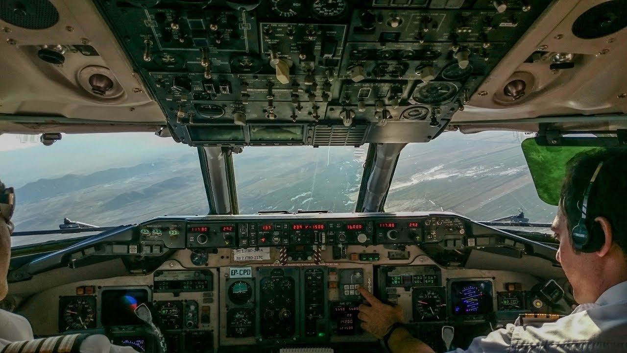 Caspian MD83 | Tehran Mehrabad - Shiraz Cockpit Landing