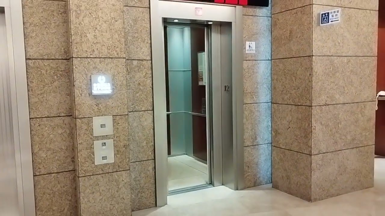 新竹國賓大飯店通往12樓大廳及停車場 - 三菱電梯(右)